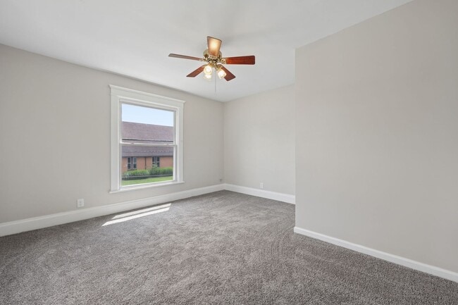 Building Photo - 3 Bed, 1 Bath Home with Fenced Backyard | Fresh Updates Throughout | Newark, OH