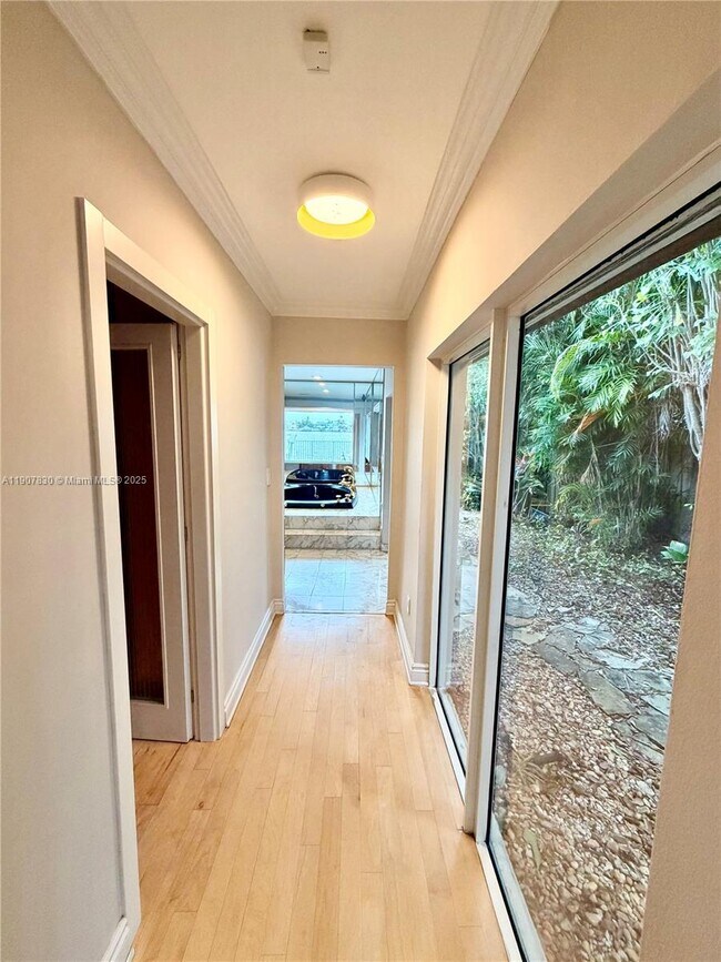 Building Photo - 1375 N Biscayne Point Rd