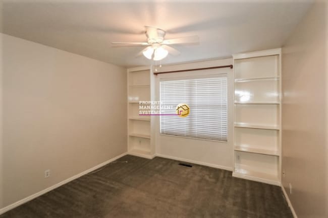 Building Photo - Spacious 4 Bedroom Murray Home