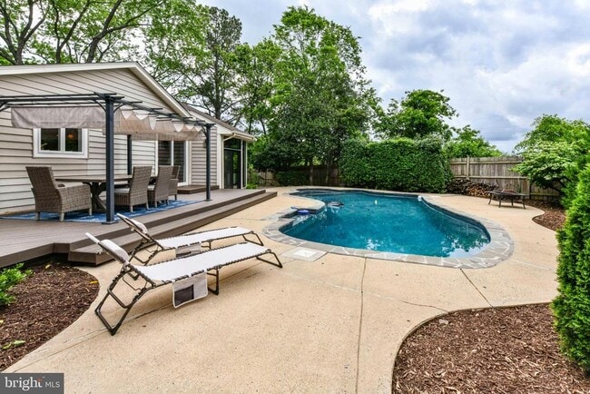 Building Photo - 7635 Bland Dr