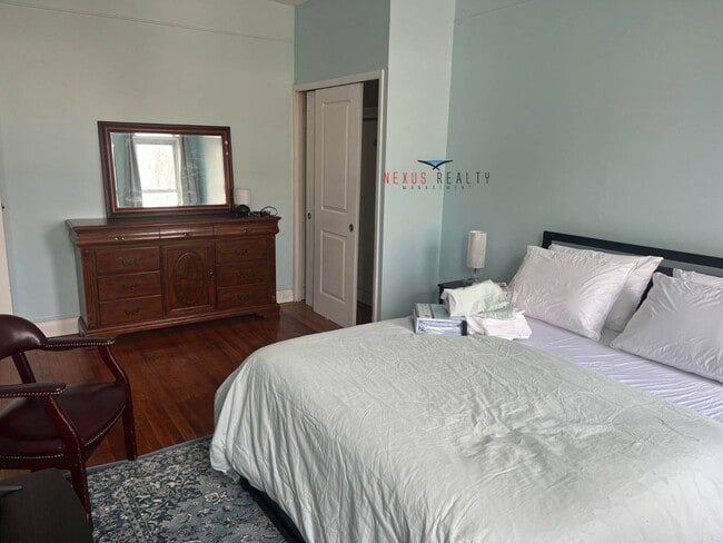 Building Photo - 33-19 69th St