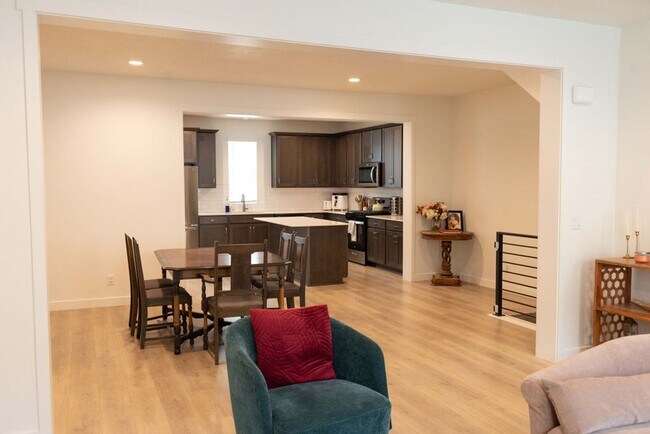 Building Photo - 638 Autumn Ash Cir