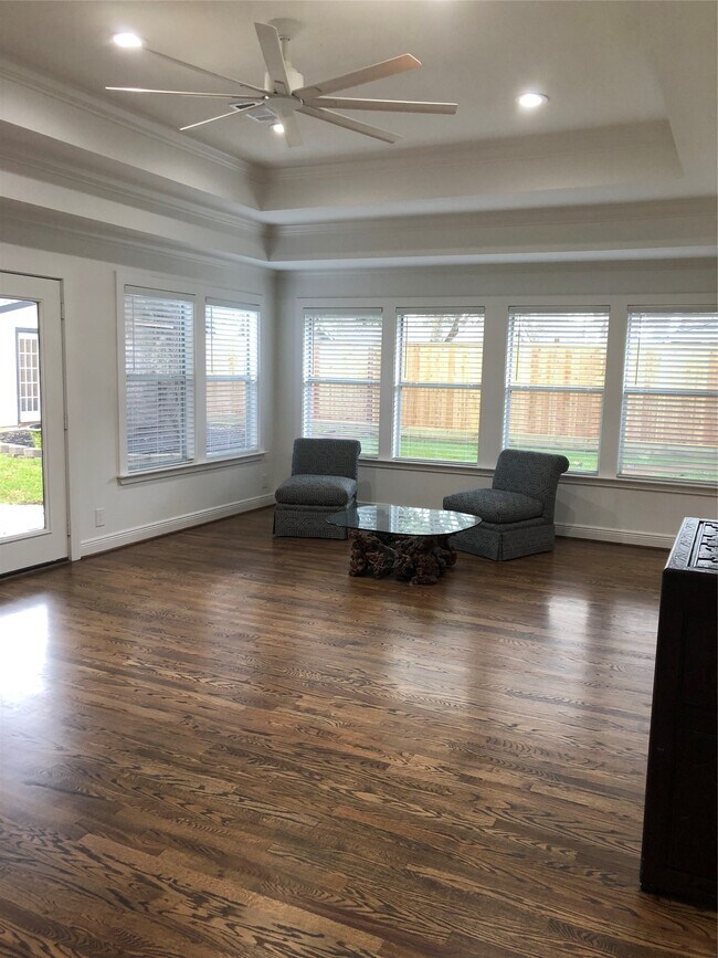 Building Photo - 1346 Chantilly Ln