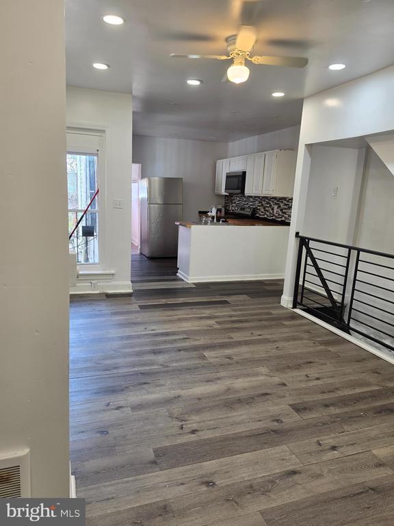 Building Photo - 5723 N Beechwood St