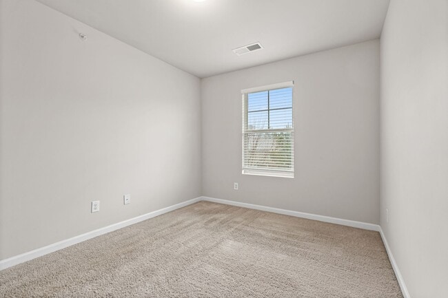 Building Photo - 3 Bedroom Townhome in Jonesboro!