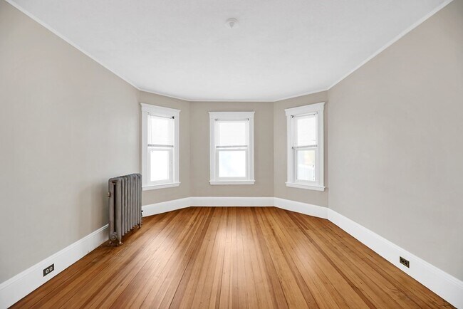 Building Photo - 7 Castleton St