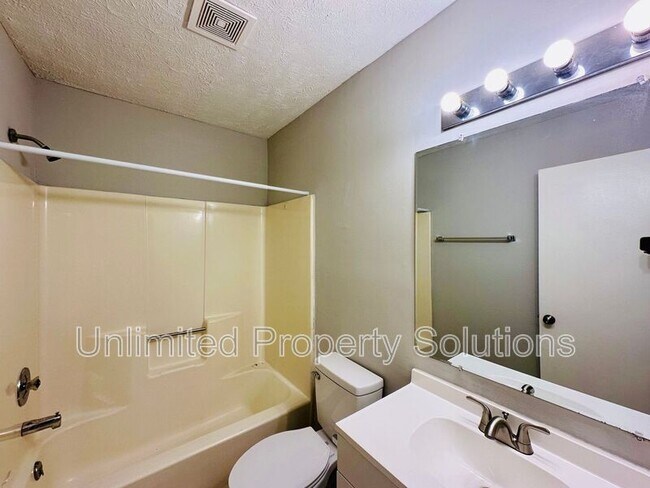 Building Photo - 211 Sunn Aire Ct