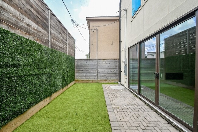 Building Photo - 2315 Peckham St