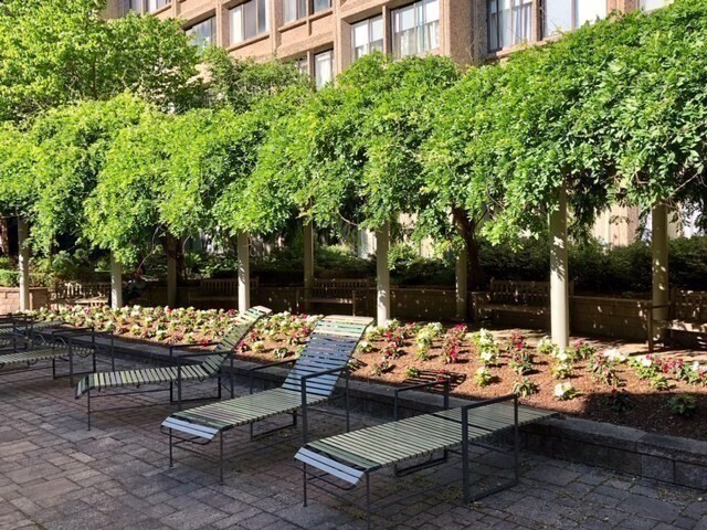 Building Photo - 1731 Beacon St