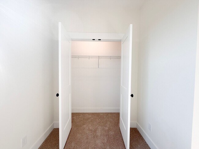 Building Photo - Luxury 3-Bedroom Townhome with Flex Room at Highbury + Summer Special