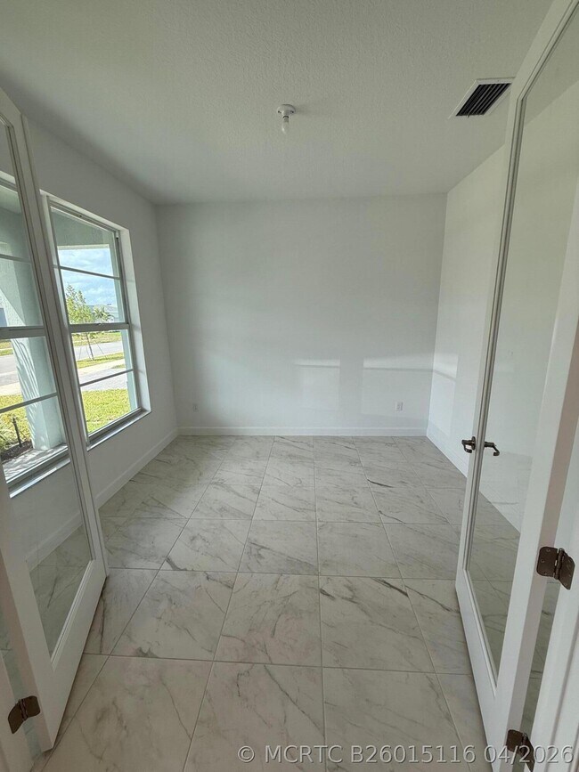 Building Photo - 13509 SW Bally Dr