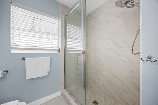 Building Photo - 11560 Dragon Point Dr