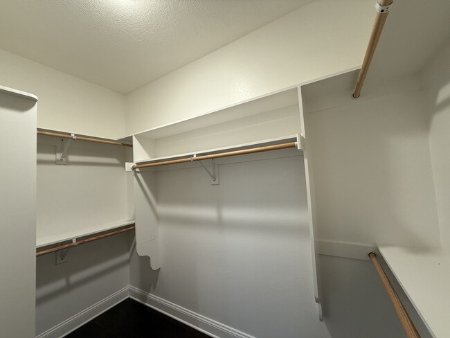 Building Photo - 233 Greenhill Dr