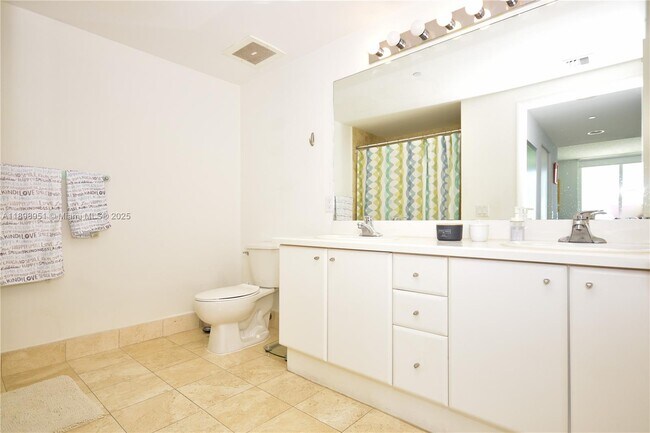 Building Photo - 2475 Brickell Ave