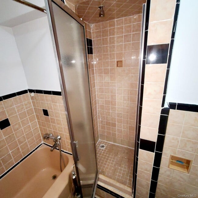 Building Photo - 72-38 Yellowstone Blvd