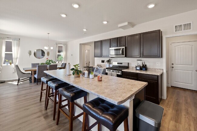 Building Photo - Bright and Beautiful Home with Gourmet Kit...