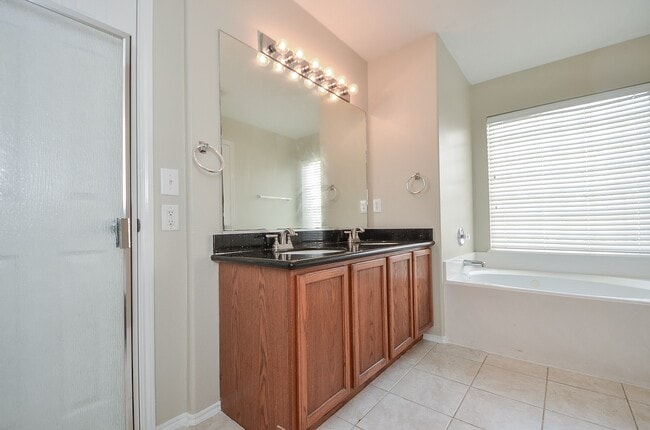 Building Photo - 10302 Deer Lodge Ct