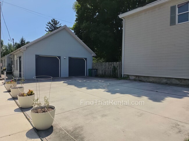 Building Photo - Coming Soon ~August 16, 2026 -- pet friendly ranch with dishwasher, garage, basement, storage, ya...