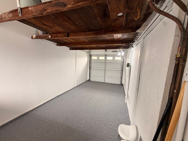 Building Photo - Spacious 4 Bedroom/2Bathroom Home in South San Francisco!