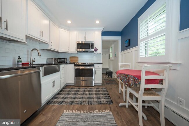 Building Photo - 533 Monument Ave