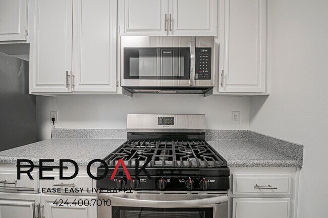 Building Photo - 13444 Moorpark St