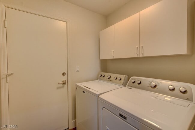 Building Photo - 9204 Sapphire Point Ave