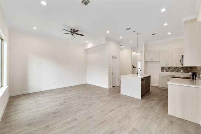 Building Photo - 5105 Malmedy Rd