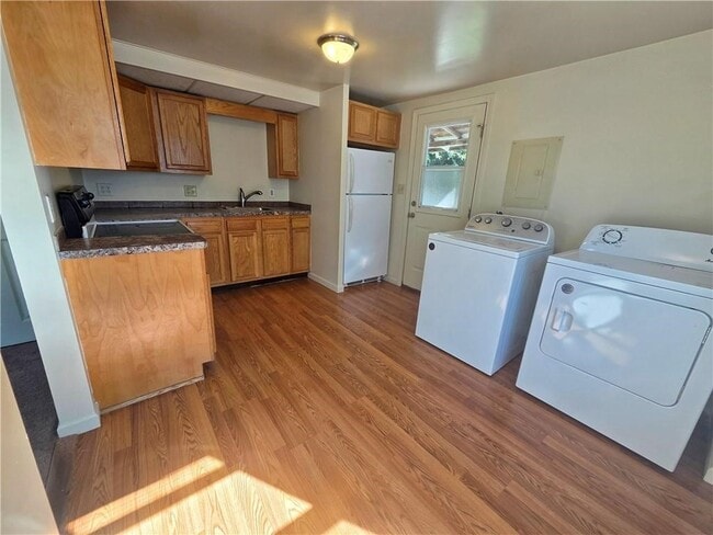 Building Photo - 235 B Allen St