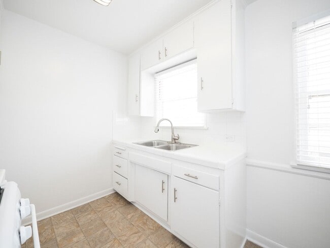 Interior Photo - 1801 N. Garfield Pl