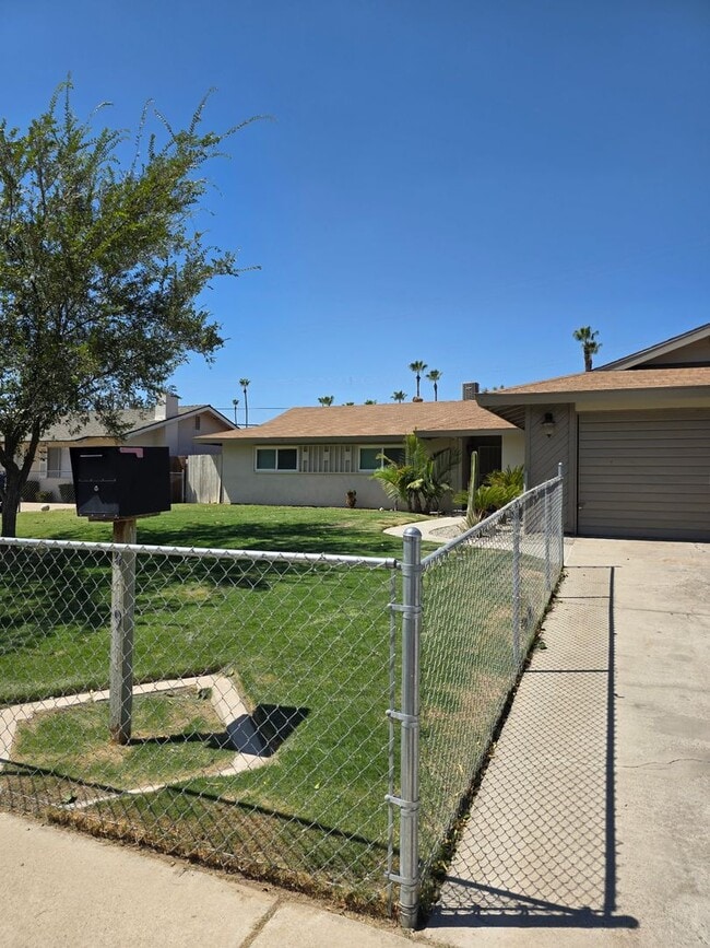 Building Photo - OPEN HOUSE 9/6/2025 From 12pm-2pm 3bed 2 B...