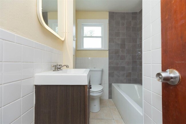 Building Photo - 1809 E Henry Ave