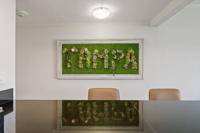 Building Photo - 2502 N Rocky Point Dr