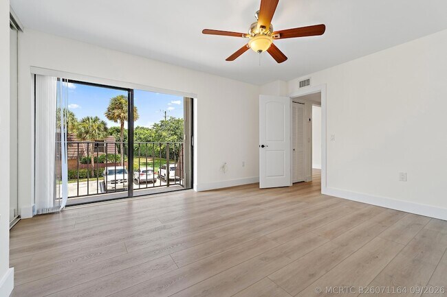 Building Photo - 1221 12th Ct