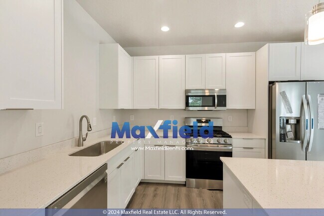 Building Photo - MODERN TWIN HOME - 4 BD 3.5 BA 2 GA - EV Friendly North Sale Lake /Bountiful Area