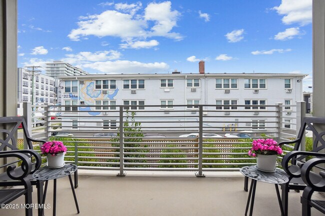 Building Photo - 218 3rd Ave