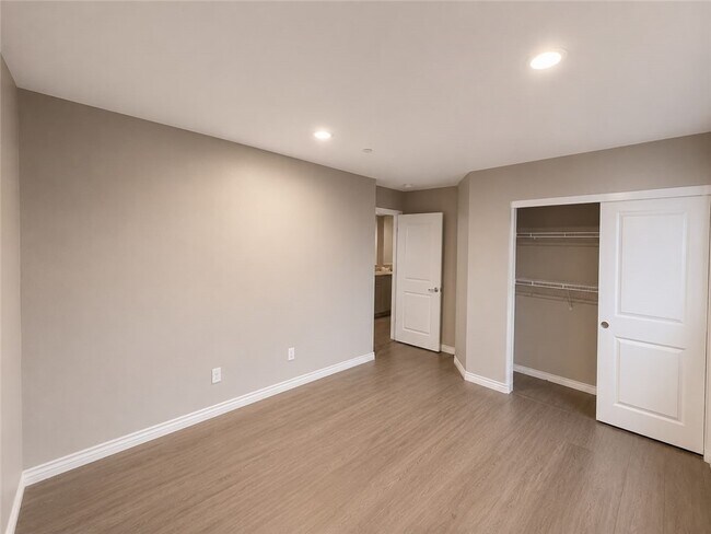 Building Photo - 2308 Navigation Cir