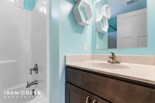 Building Photo - Modern Three-Bedroom Home with Screened Po...