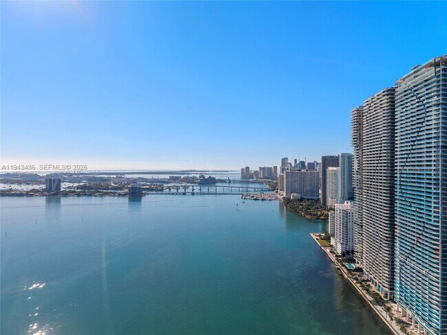 Building Photo - 700 NE 24th St