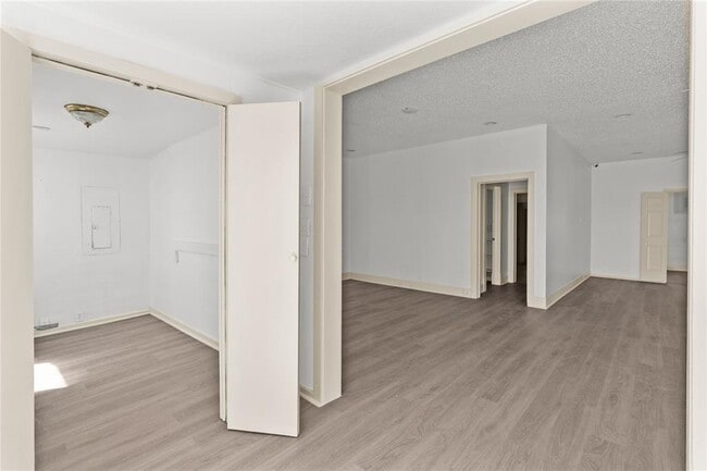 Building Photo - 1522 Seawall Blvd