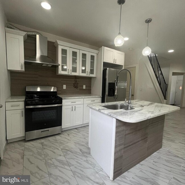 Building Photo - 5928 Chancellor St