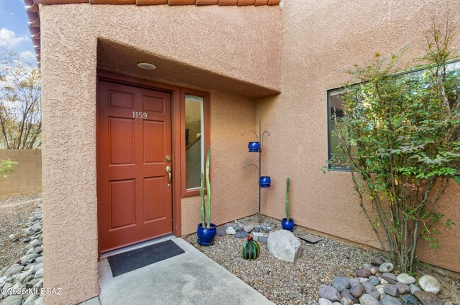 Building Photo - 5051 N Sabino Canyon Rd