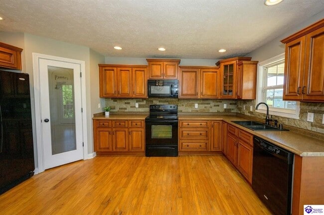 Building Photo - 309 Castleton Ct