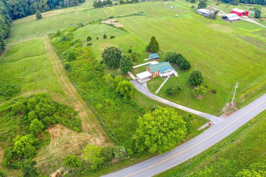 Building Photo - 4151 Chapel Hill Rd