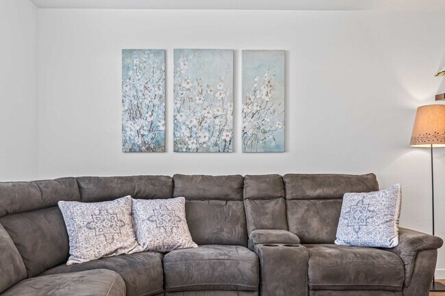 Building Photo - 8648 E Wishmore St