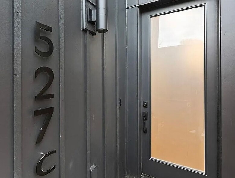 Building Photo - 527 NE 89th St