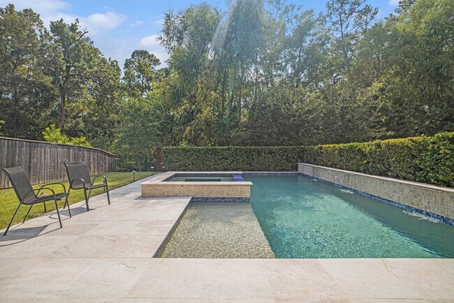 Building Photo - 206 Liatris Ct