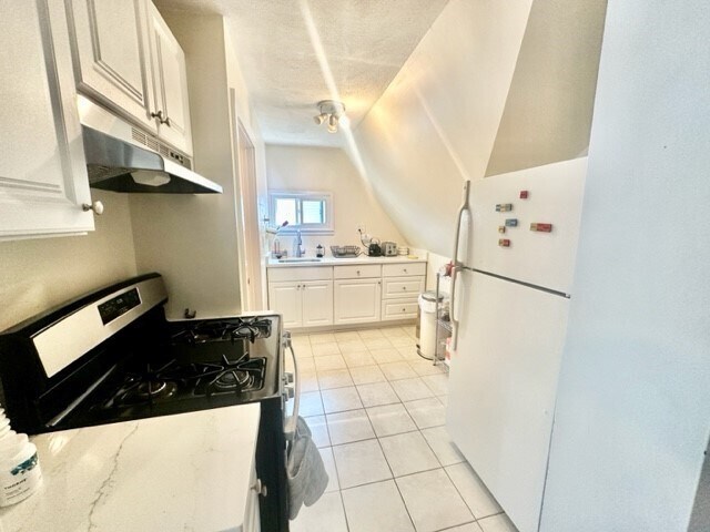 Building Photo - 70 Roseland St