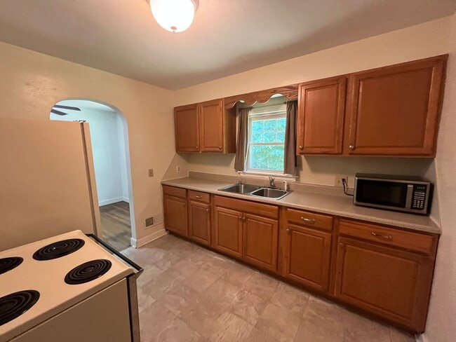Building Photo - Two bedroom on quiet Dead-End street in Alton