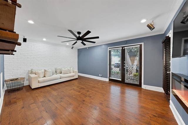Building Photo - 10203 Regal Oaks Dr