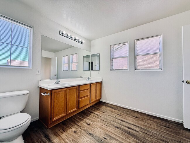 Building Photo - Available Now-Lovely Two Story Home!  Make it yours!